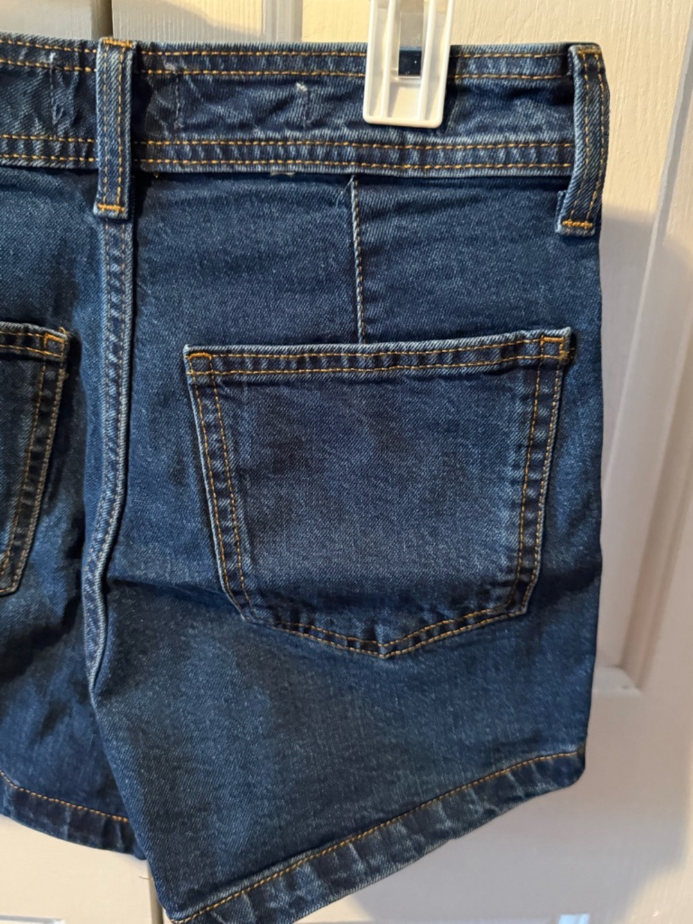 Universal Thread SAILOR SHORTS Size 6
HIGH RISE FITTED HIP, SLIM LEG - Picture 7 of 10